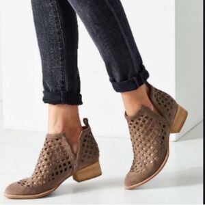Jeffrey Campbell Taggart Pull On Leather Laser it Booties 8 Brown